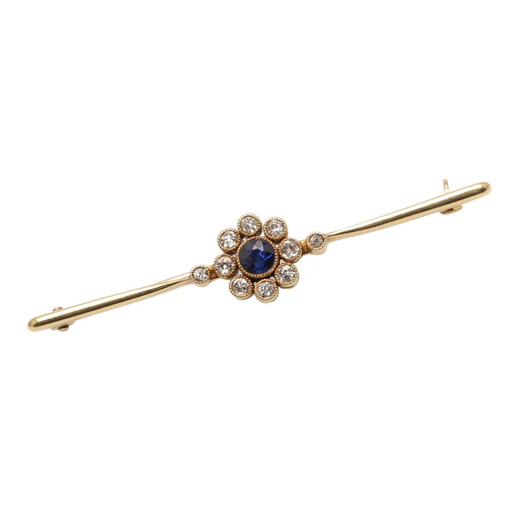 AN EARLY TWENTIETH CENTURY SAPPHIRE AND DIAMOND SET BAR BROOCH. — Brooches & Pendants — Lawrences Auctioneers