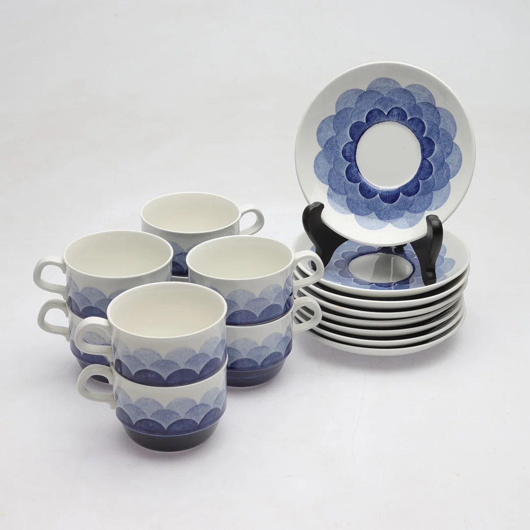 CHRISTINA CAMPBELL. Koppar och fat, 16 delar, "Klunk", Rörstrand 1960/70-tal. — European — Gomér & Andersson Norrköping