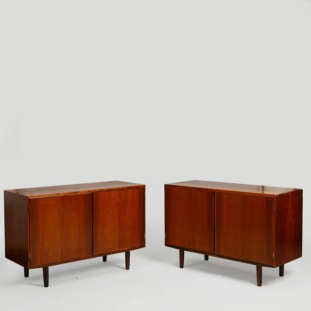 CARLO JENSEN. Poul Hundevad. To skænke / skabe af palisander, 1960'erne (2).