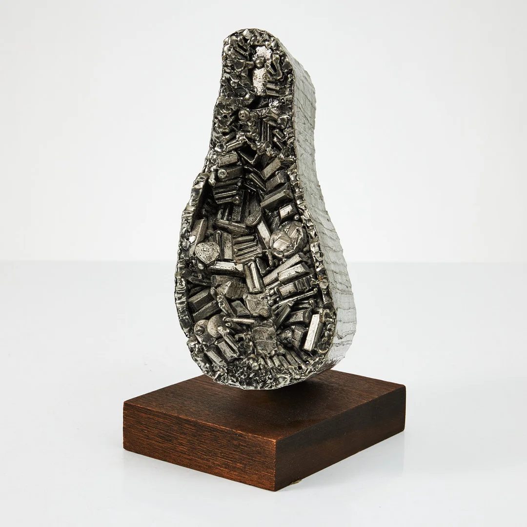 ÅKE LAGERBORG. skulptur, "Nybildning", tenn, på träsockel, signerad undertill. — Sculptures & Bronzes — Stockholms Auktionsverk Magasin 5