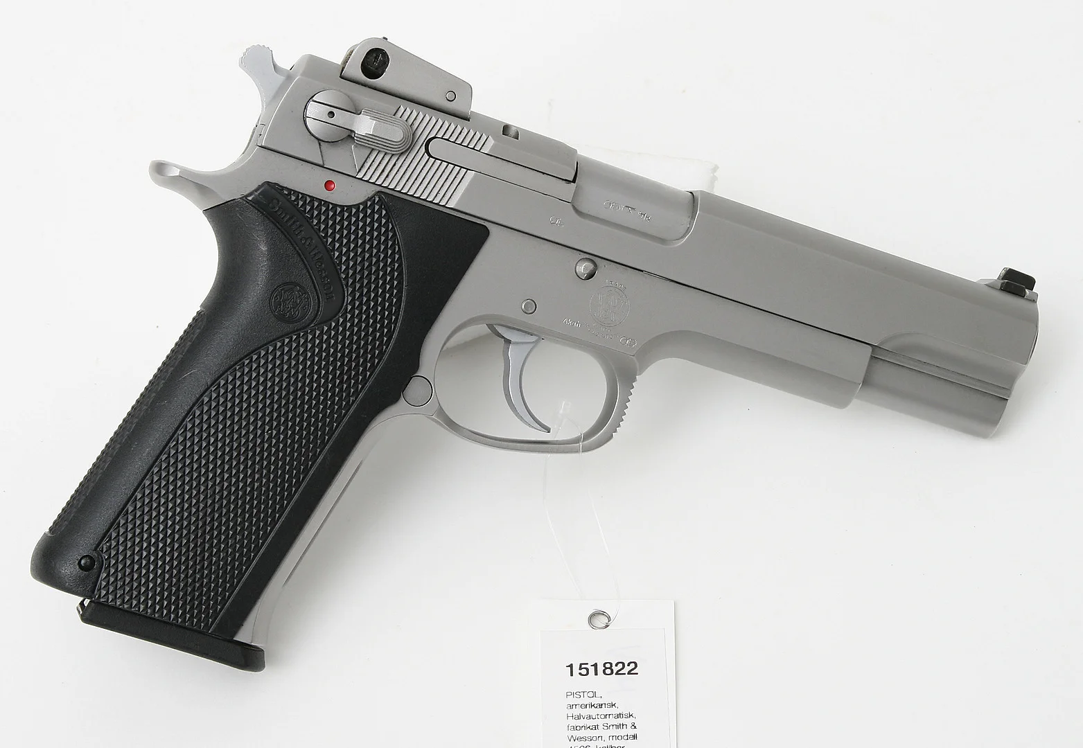 (327) PISTOL, amerikansk, Halvautomatisk, fabrikat Smith & Wesson, modell 4506, kaliber .45ACP, tillv.nr VAB8251. — Pistols — Mauritz Widforss