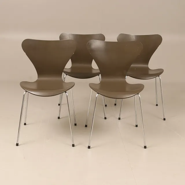 ARNE JACOBSEN. Stolar, 4 stycken, "Sjuan", Fritz Hansen 2001, Danmark.