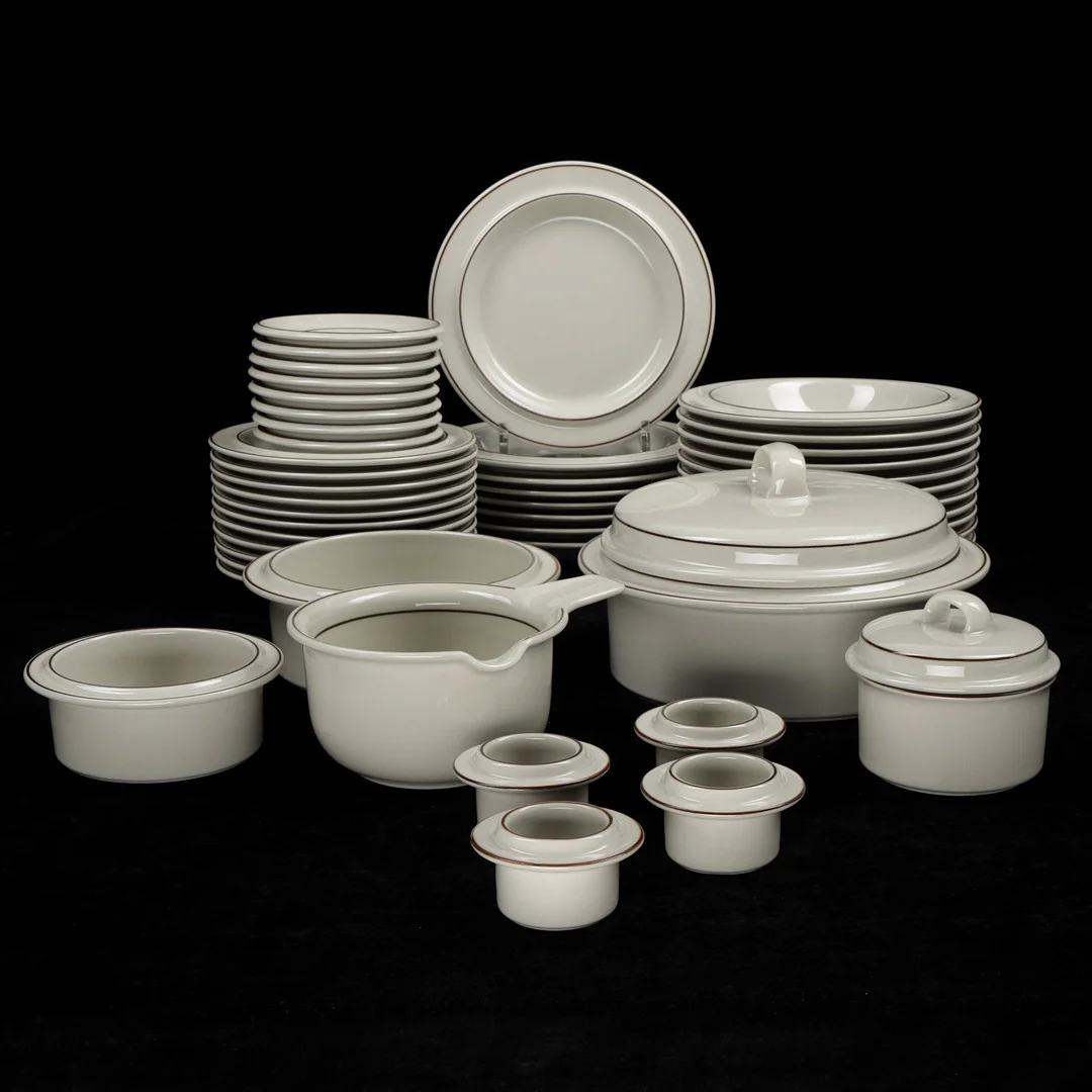 ULLA PROCOPÉ. Servis, 47 delar, "Fennica", Arabia, Finland, 1970-tal. — Tableware — Växjö Auktionskammare