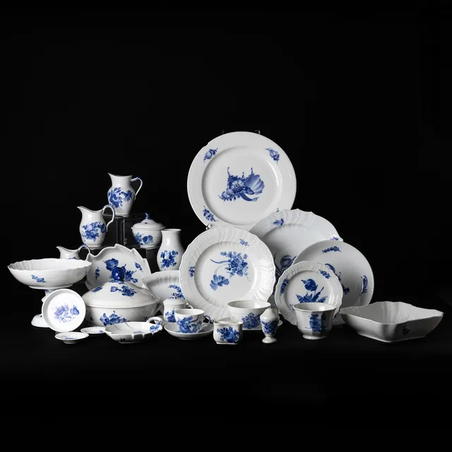 SERVISDELAR, 76, st, porslin, "Blå Blomst", Royal Copenhagen, Danmark.