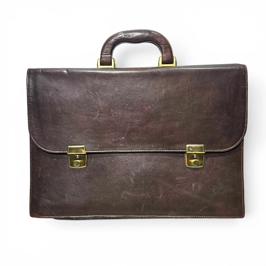 Maletín de médico en piel color marrón oscuro. — Vintage & Designer Fashion — Arce Auctions