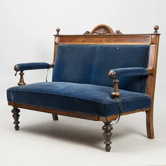 SOFFA, mahogny med blå plyschklädsel, nyrenässans.