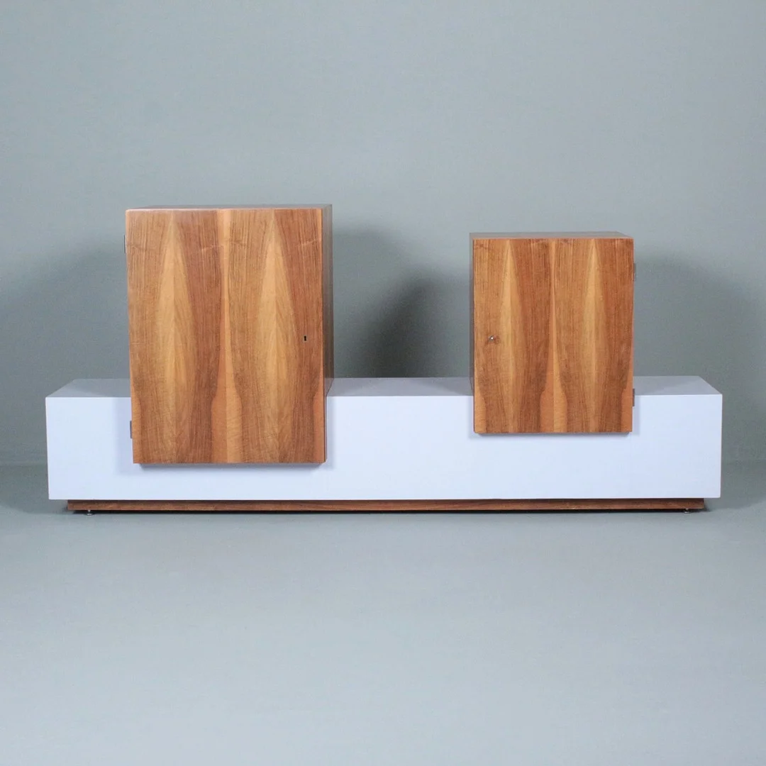 Sideboard, wohl Frankreich, 1970er Jahre. — Cupboards, Cabinets & Shelves — Stockholms Auktionsverk Düsseldorf/Neuss