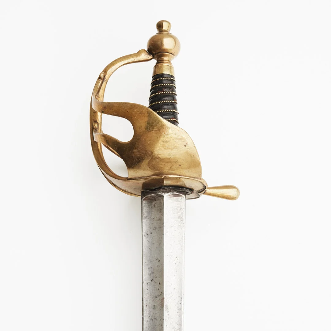 PALLASCH, svensk, m/1773, för manskap vid kavalleriet, fästets tre kronor bortslipade. — Edged weapons — Stockholms Auktionsverk Magasin 5