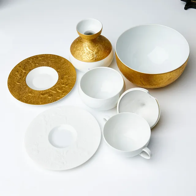 BJÖRN WIINBLAD. MATSERVIS, "Trollflöjten", 31 dlr, Rosenthal, buljongkopp, vinglas, uppläggningsfat m.m.