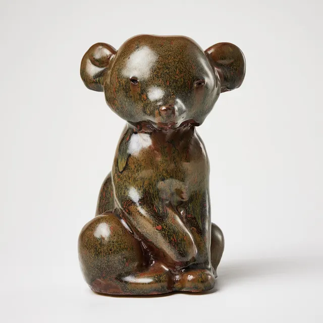 MICHAEL SCHILKIN. Skulptur i form av björnunge, Arabia, Finland 1940-50-tal, stengods, glasyr i bruna nyanser.