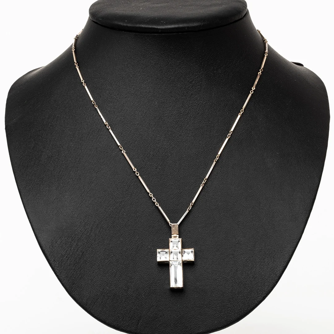 KEDJA med HÄNGE, silver, Heribert Engelbert AB/ Stigbert, 1947, samt svenska importstämplar. — Jewellery — Auktionshuset Kolonn