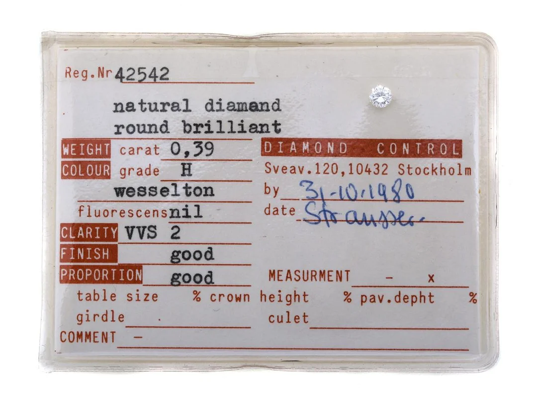 DIAMANT, briljantslipad, 0,39 ct, W(H)/VVS2, Diamond Control certifikat 42542 från 1980, förseglad i plastficka. — Ädelstenar/Diamanter — Kaplans