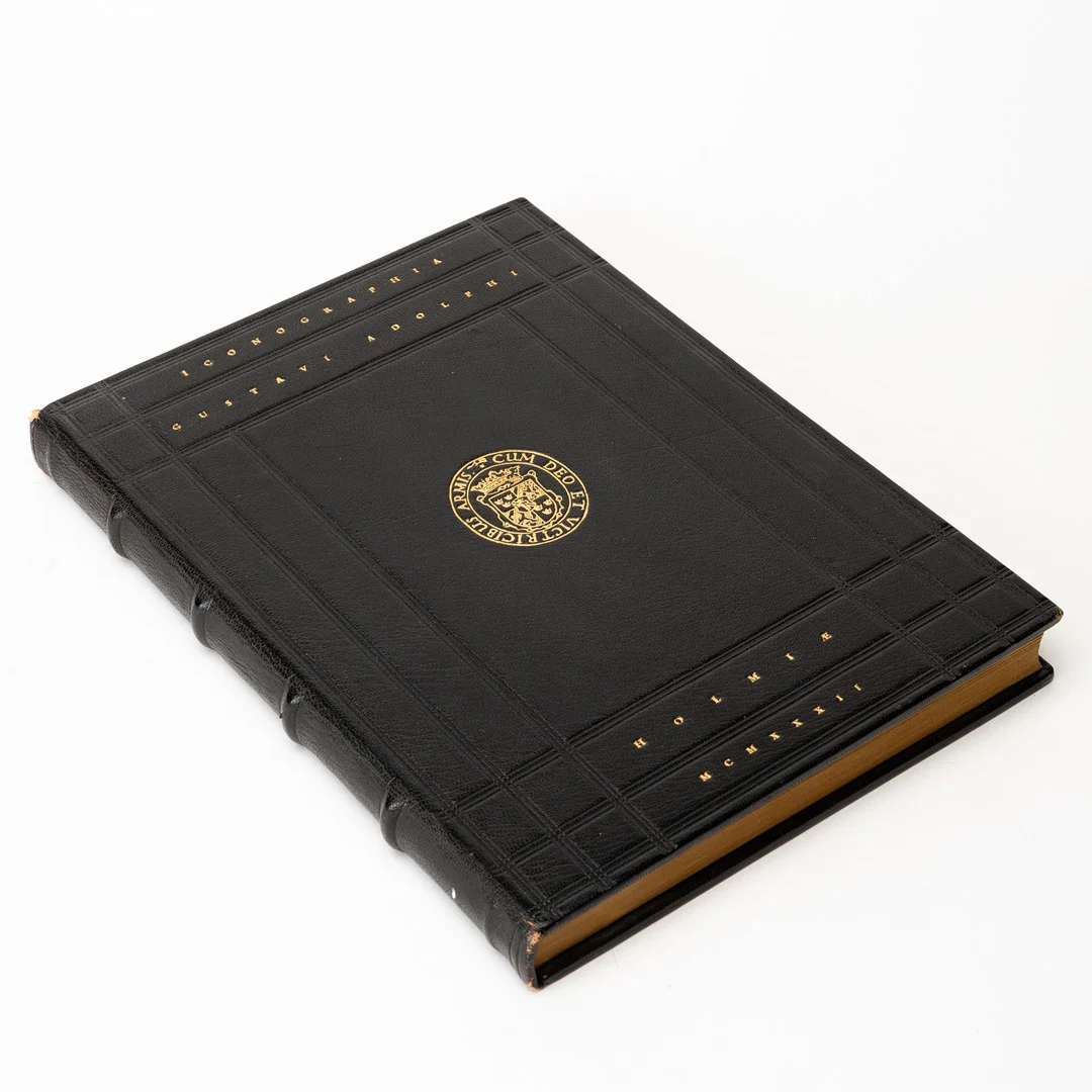 STRÖMBOM, SIXTEN. Iconographia Gustavi Adolphi. Gustav II Adolf / samtida porträtt. Utgivna och beskrivna av Sixten Strömbom. Numrerad upplaga. — Books — Auktionshuset Kolonn