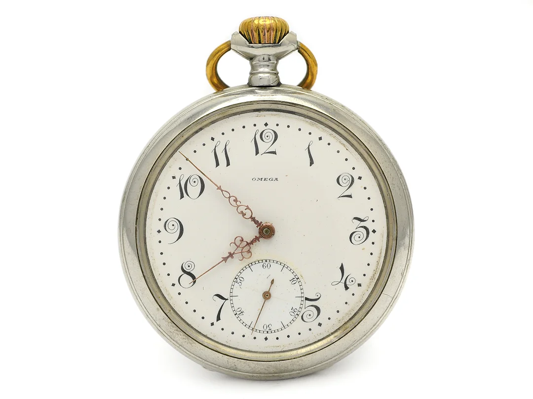 OMEGA, fickur, 54 mm, Serie nr. 4427507, Boett nr. 5510805, silver, ankargång, skadad urtavla, defekt, bucklor, ca 1912. — Klockor/Omega — Kaplans