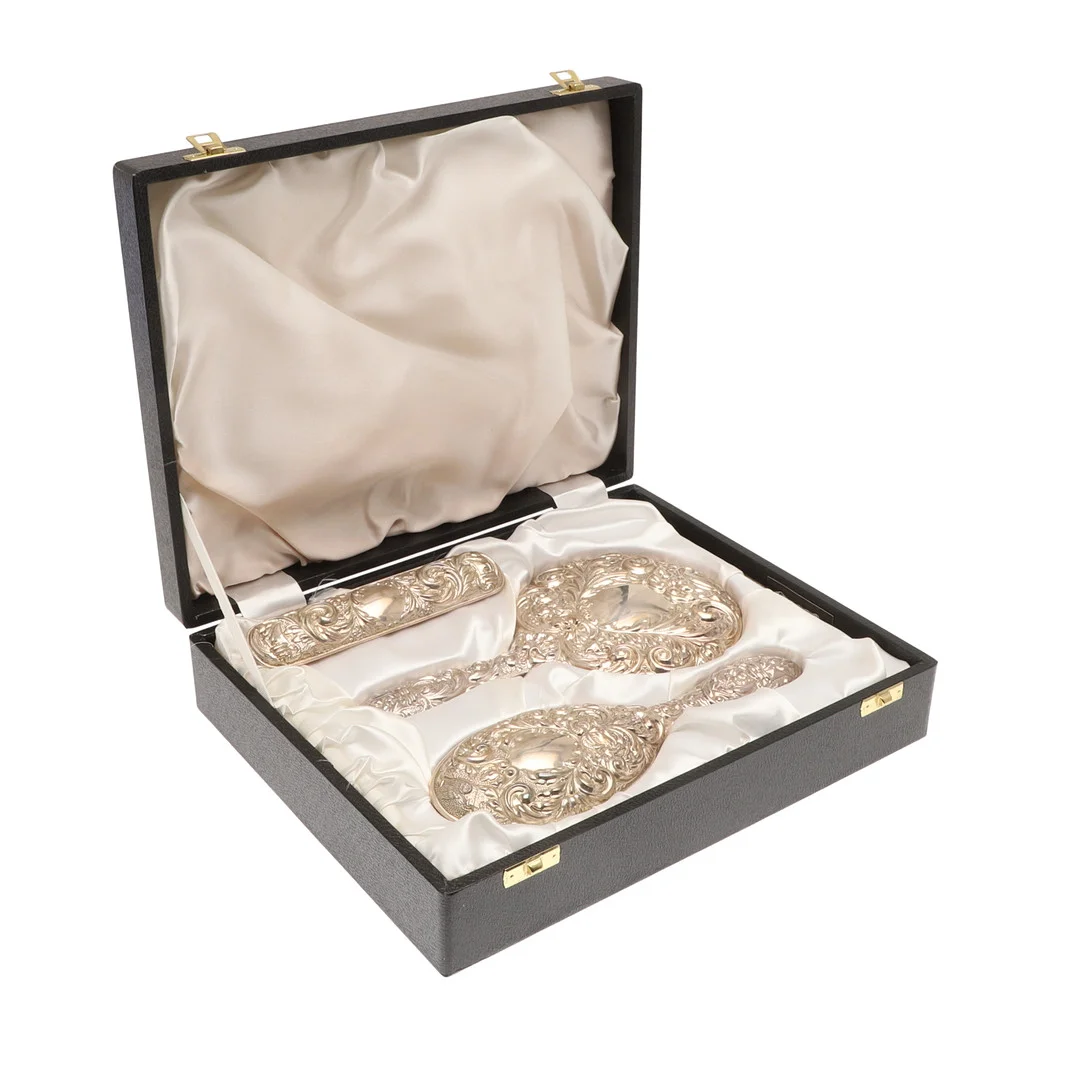 SILVER HANDLED VANITY SET. — Silver — Lawrences Auctioneers