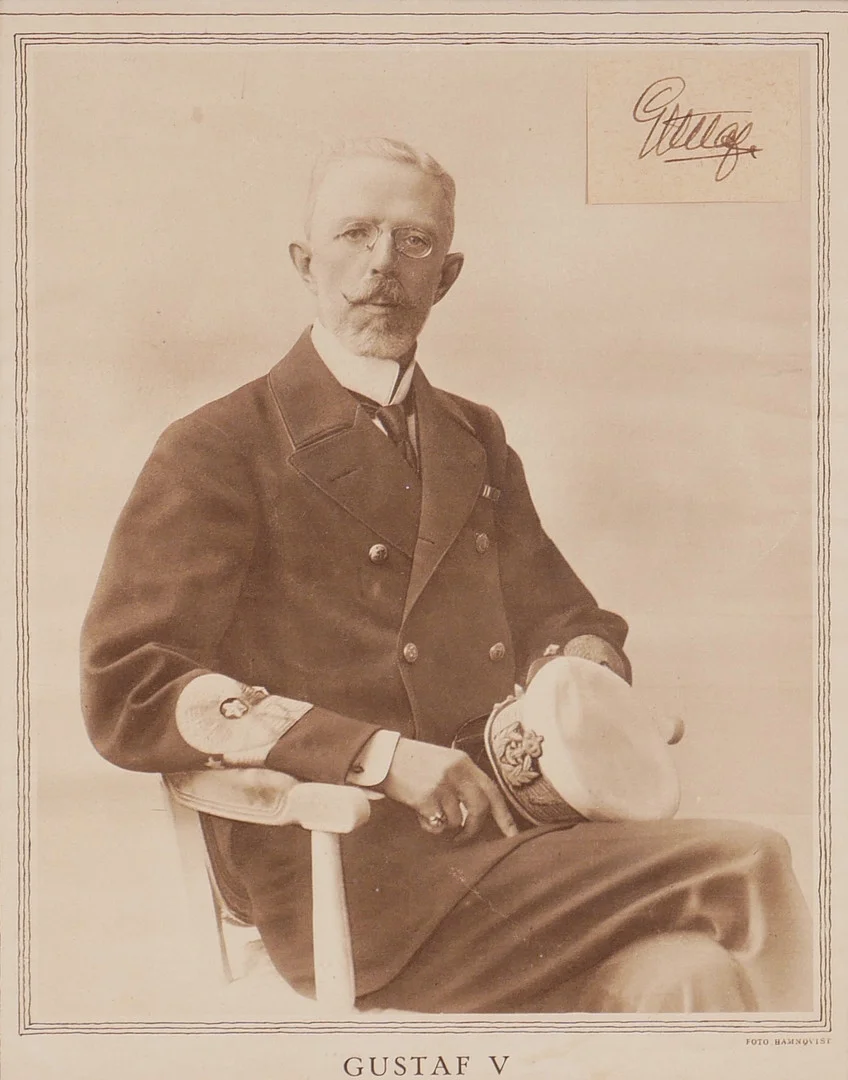 KUNGLIGT PORTRÄTT, Gustav V, tryck med autograf. — Autographs & Manuscripts — Auktionsfirma Kenneth Svensson i Kalmar