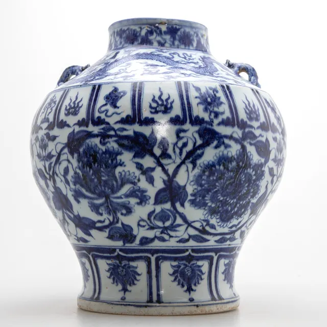 Blau-weiße Vase im Stil der Yuan-Dynastie, China, 20. Jh.