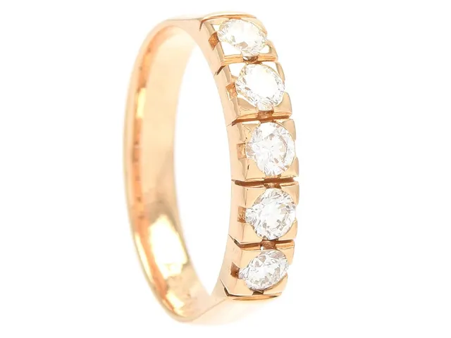 SCHALINS, alliansring, 18K guld, 5 briljantslipade diamanter ca 0,60 ctv, ca TW-TCr/VS, stl 17,25 mm, vikt 3,7 g.
