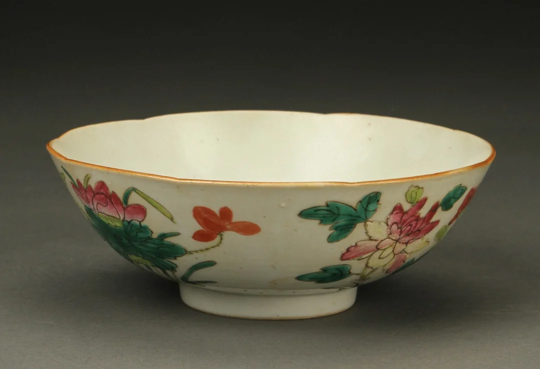 Kinesisk skål af porcelæn, 1900-tallets begyndelse — Hobby and collectibles/Asian art — Lauritz