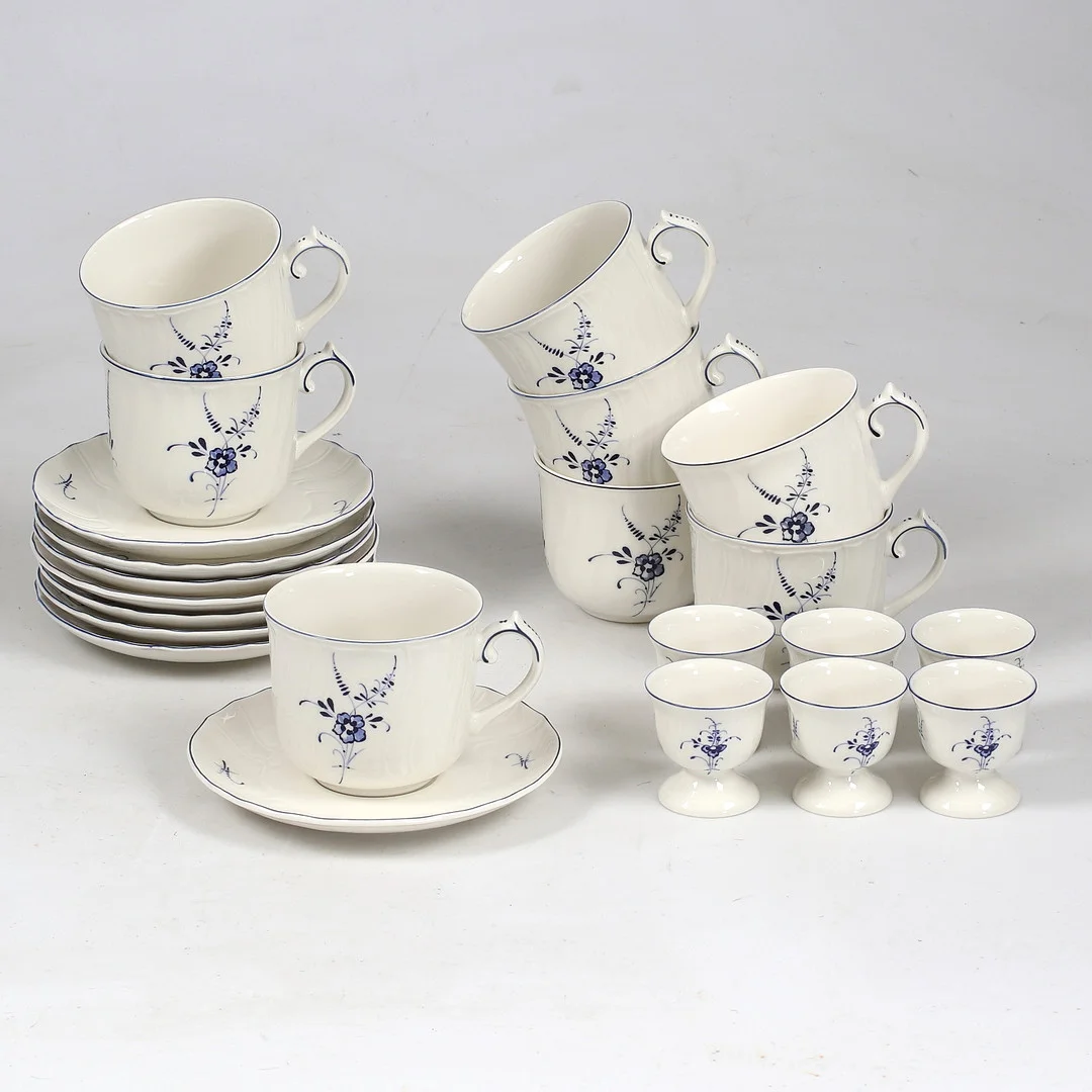 FRUKOSTMUGGAR, med fat, 8 st, ÄGGKOPPAR, 6 st, porslin, "Old Luxemburg", Villeroy & Boch. — European — Stadsauktion Sundsvall