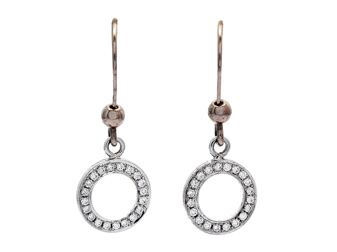 ÖRHÄNGEN, 18K vitguld, 40 briljantslipade diamanter ca 0,20 ctv, ca TW/VS, krokar, höjd 2,8 cm, vikt 2,2 g. — Smycken/Örhängen — Kaplans