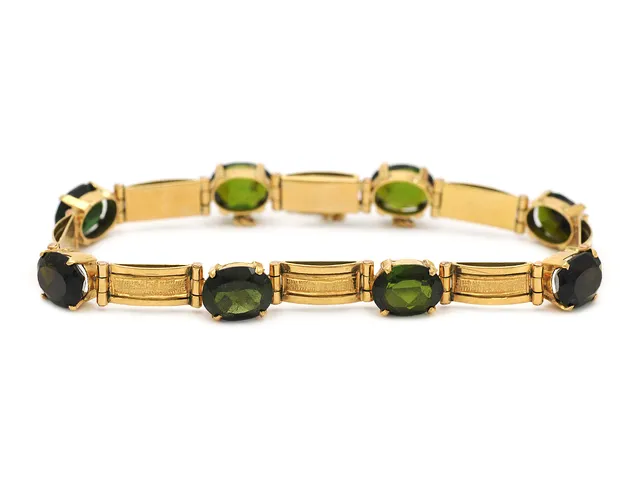 ARMBAND, 18K guld, gröna turmaliner, längd 18,5 cm, vikt 14,7 g, säkerhetskedja.