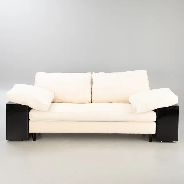 EILEEN GRAY. ClassiCon. 2 - Sitzer Sofa 'Lota'.