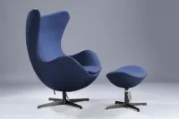 Arne Jacobsen. 'The Egg', Limited Edition, blue canvas with matching footstool (2)
