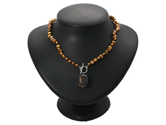 COLLIER, färgade odlade sötvattenspärlor, tigeröga, längd 46 cm, vikt 27 g.