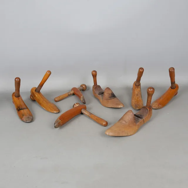 A COLLECTION OF WOODEN SHOE TREES (8).