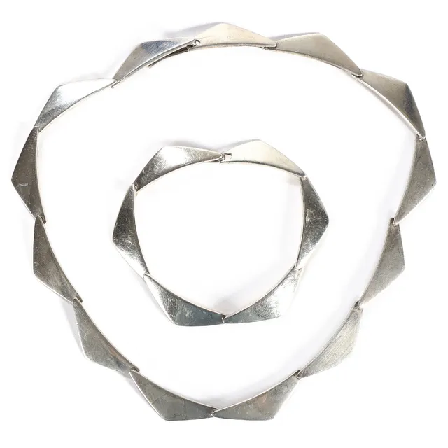 Bent Gabrielsen for Hans Hansen. 'Peak' necklace and bracelet in sterling silver. (2)