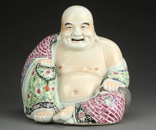 Stor buddai af porcelæn