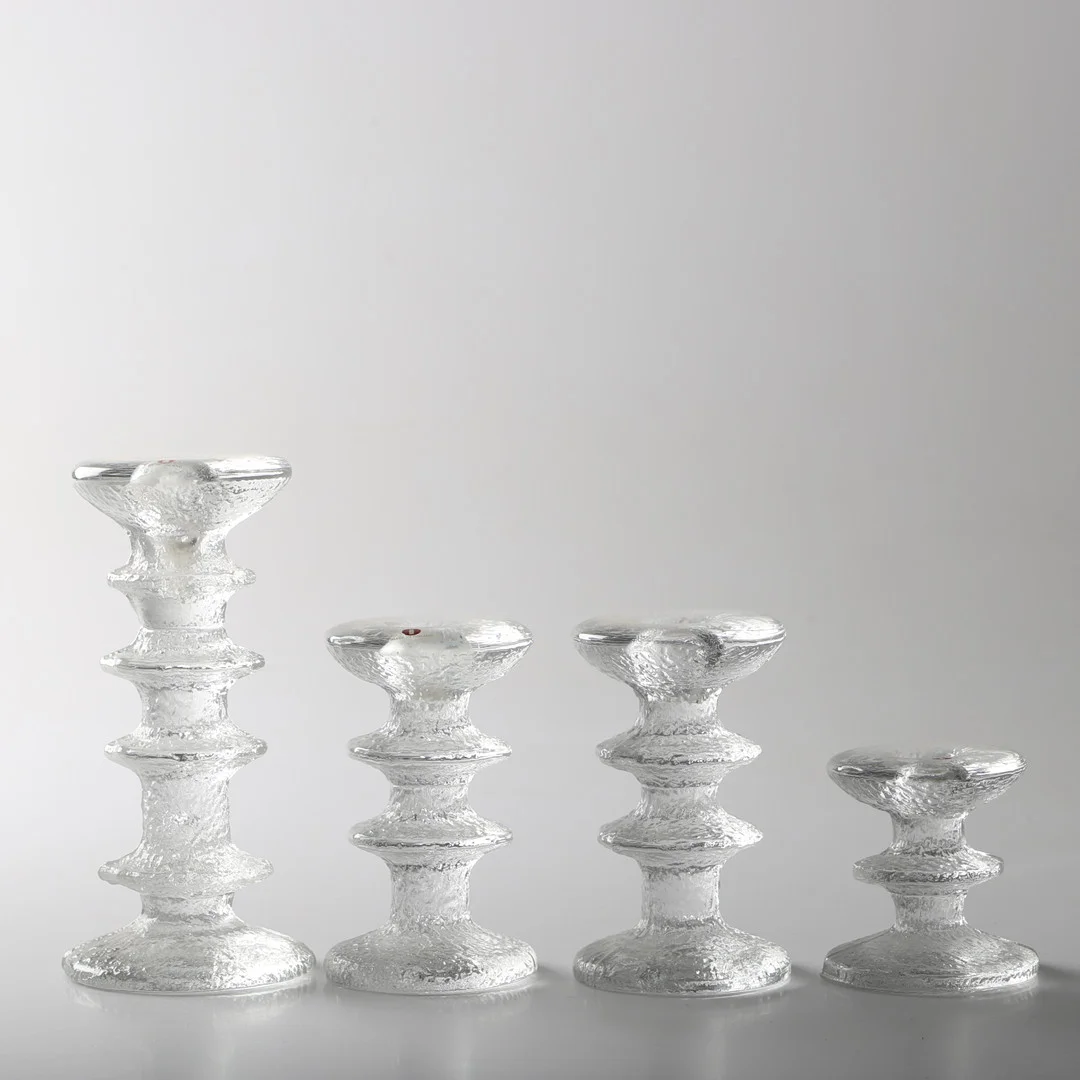 TIMO SARPANEVA. Ljusstakar, 4 stycken, "Festivo", glas, Iittala, Finland. — Art glass — Helsingborgs Auktionskammare