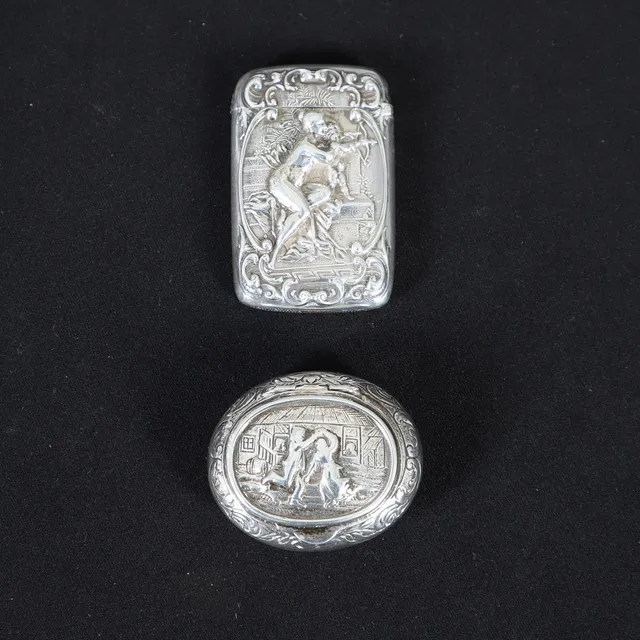 A CONTINENTAL SILVER VESTA CASE.
