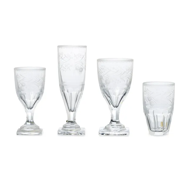 Glasservise i vitrineskap — Glasservise i vitrineskap