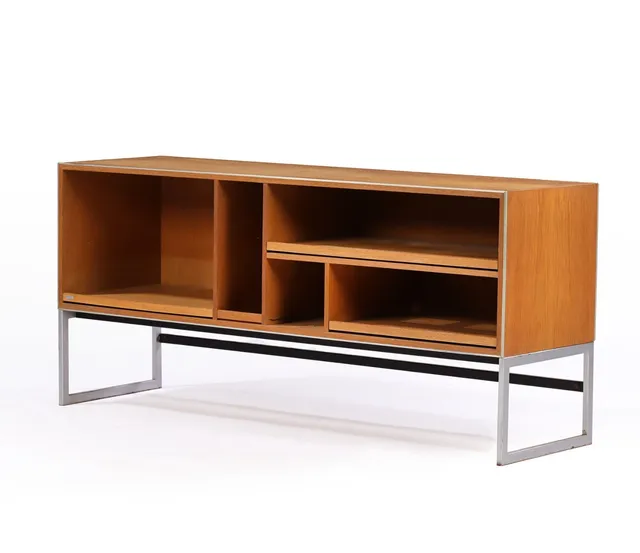 Jacob Jensen for Bang & Olufsen. Stereo bench made of oak and steel from the 70s