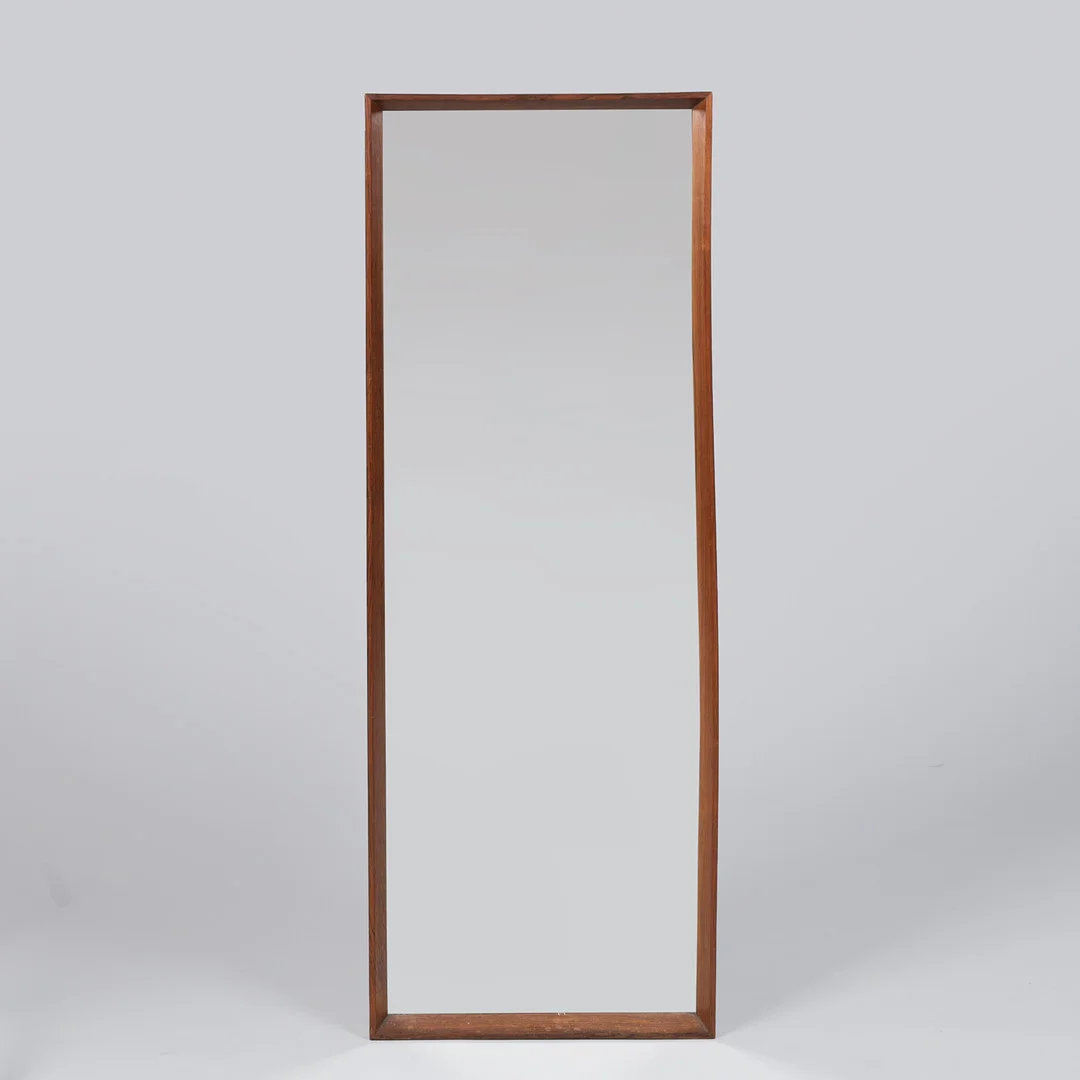 Væghængt spejl med ramme af palisander, Danmark, ca. 1960'erne. — Mirrors — Palsgaard Kunstauktioner