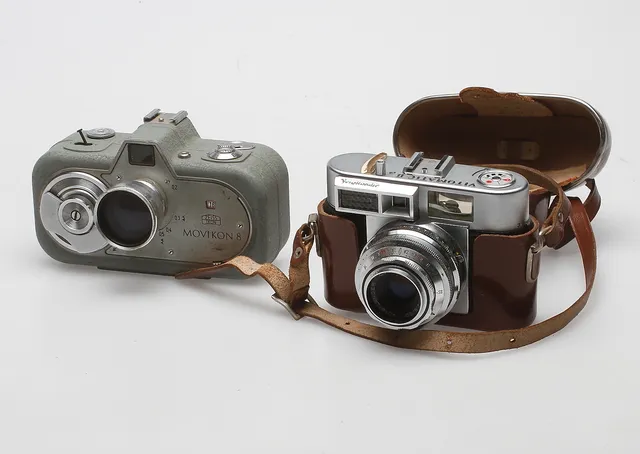 KAMEROR, 2 st, Movikon 8 samt Voigtländer Vitomatic II, 1900-talets mitt.