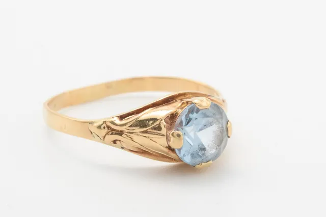 Vintagering med synt. spinel, 14 kt. guld