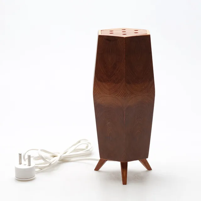 BORDSLAMPA. Furu, 1960/70-tal.