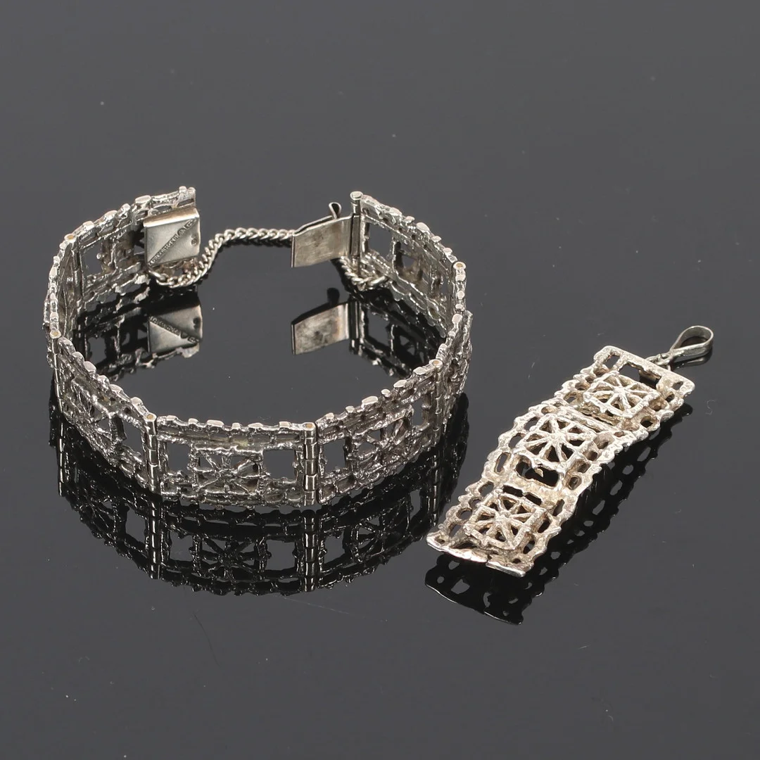 PENTTI SARPANEVA. Armband, Hänge, silver, Åbo, Finland, 1970-tal. — Jewellery Suites — Stadsauktion Sundsvall