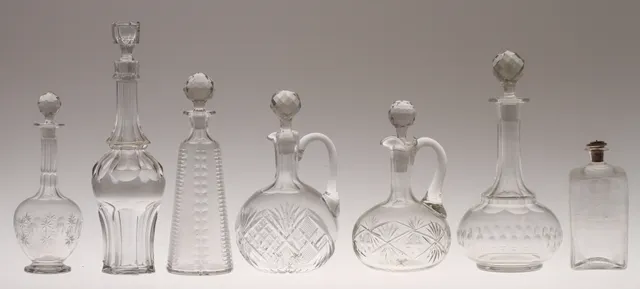 KARAFFER, 6 st, glas samt PLUNTA,glas, 1800/1900-tal.