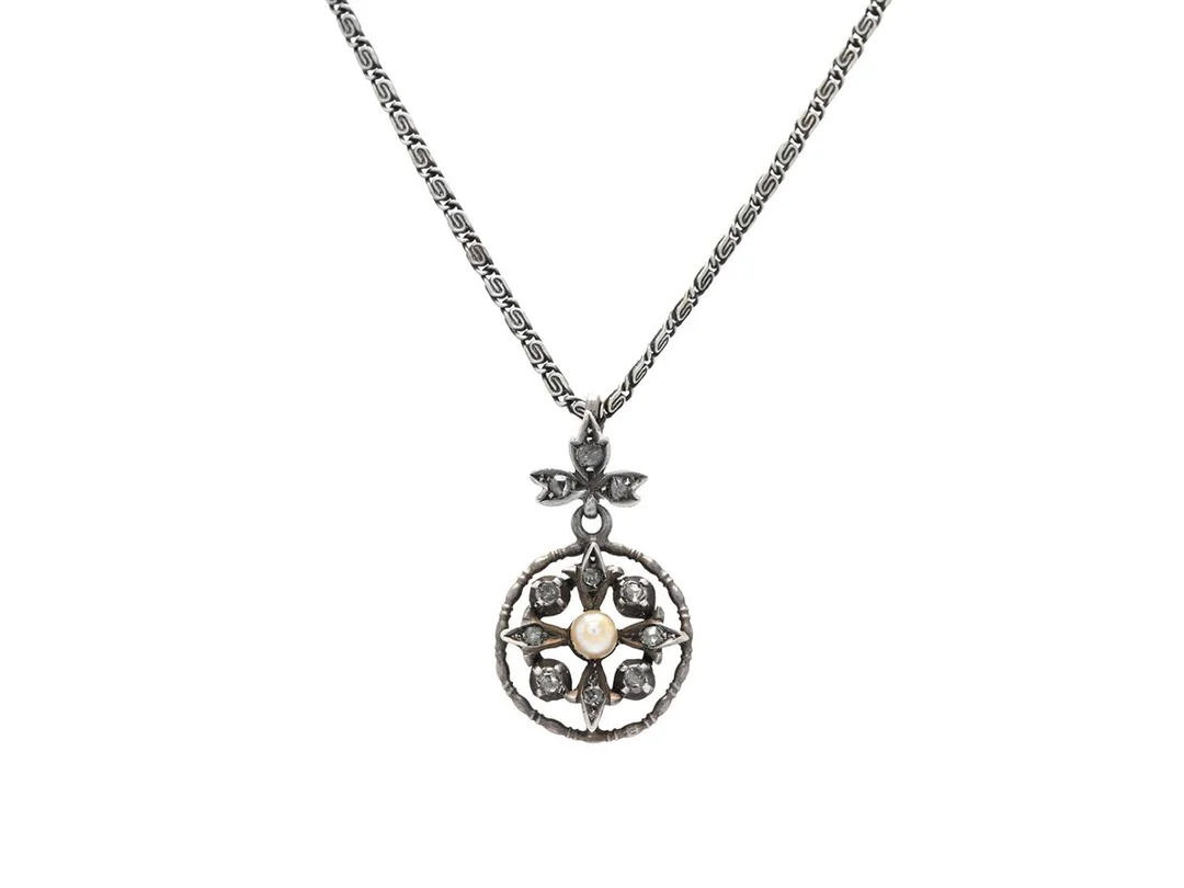 HÄNGE MED KEDJA, silver, odlad pärla, rosenslipade diamanter, längd 42 cm, skadad pärla, vikt 6 g — Smycken/Hänge med kedja — Kaplans