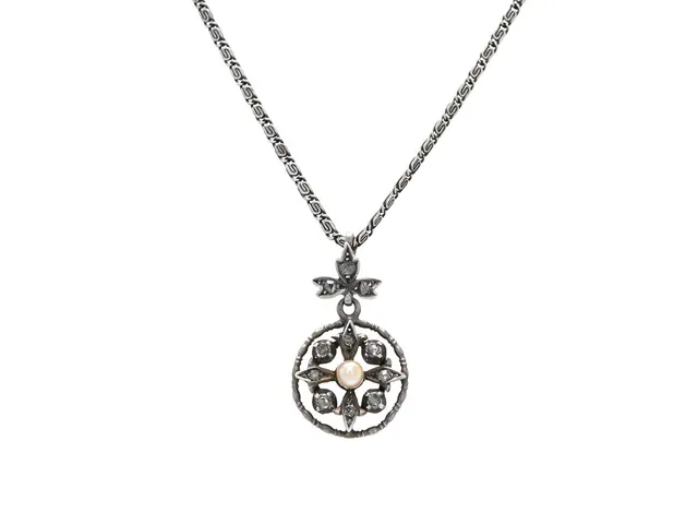 HÄNGE MED KEDJA, silver, odlad pärla, rosenslipade diamanter, längd 42 cm, skadad pärla, vikt 6 g