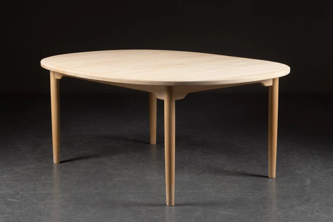 Andreas Hansen. Ovalt spisebord af bøg med udtræk (5) — Furniture/Dining tables, dining room furniture — Lauritz