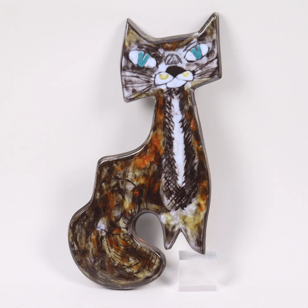 DOROTHY CLOUGH. väggplakett, glaserat stengods, Upsala-Ekeby, katt. — European — Markus Auktioner