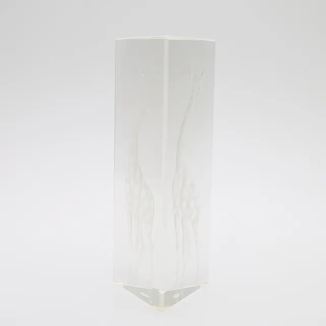 VICKE LINDSTRAND. PRISMATISK SKULPTUR, KOSTA.