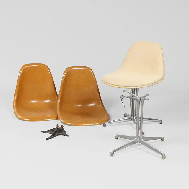 CHARLES & RAY EAMES / GEORGE NELSON. Enkelt stol af glasfiber med forsidepolstring, 'La Fonda' fra Herman Miller Collection samt div. skaller og reservedele. (5).
