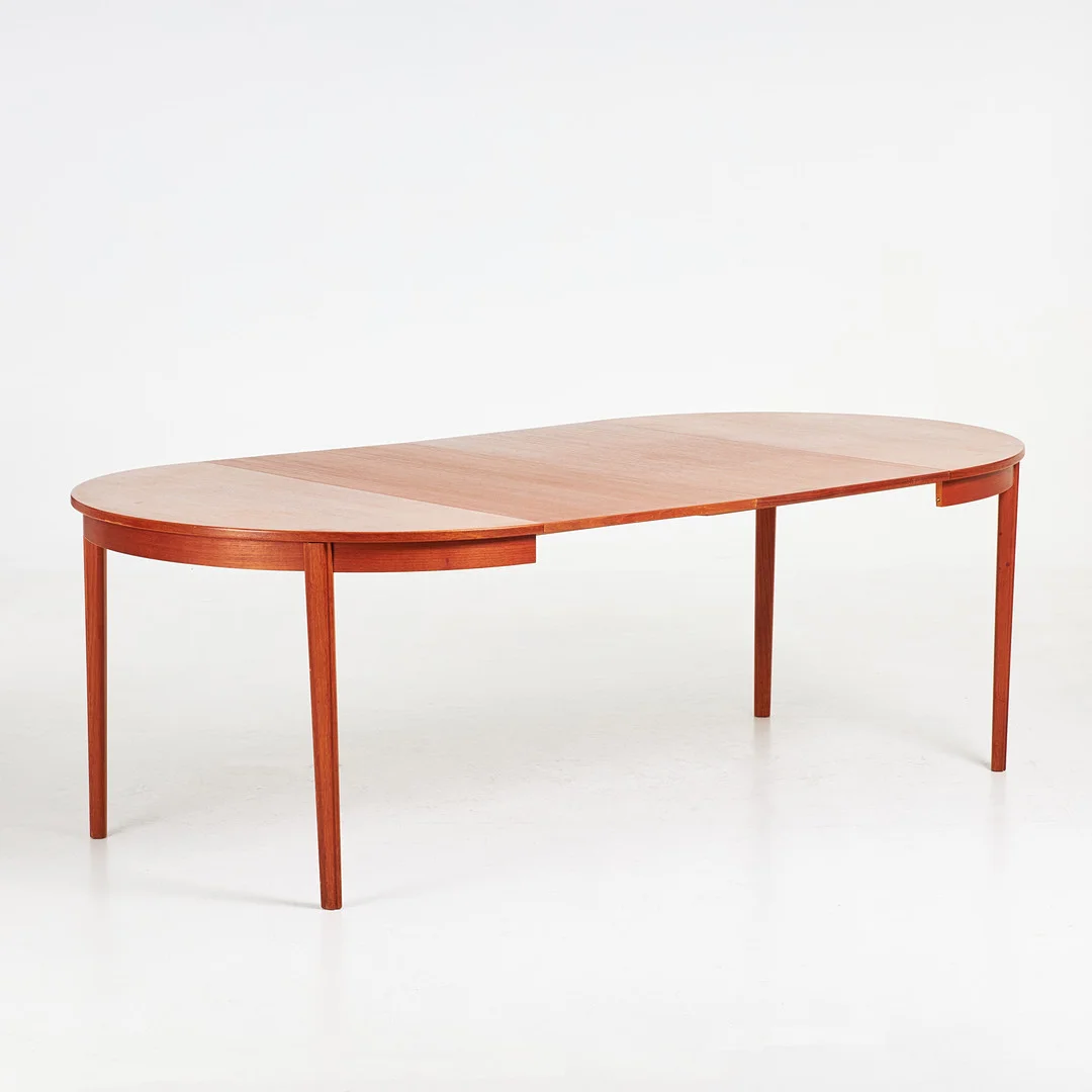 BERTIL FRIDHAGEN. "Dinett", matbord, Bodafors, teak, 2 iläggsskivor, brännmärkt, 1960. — Dining tables — Stockholms Auktionsverk Sickla