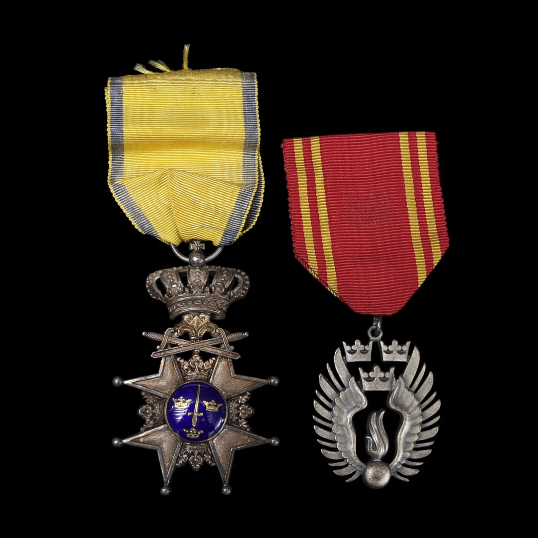 TECKEN OCH MEDALJ, Svärdstecknet ca 1890-1910, Civilförsvarsförbundets förtjänstmedalj i silver. — Orders & Medals — Limhamns Auktionsbyrå